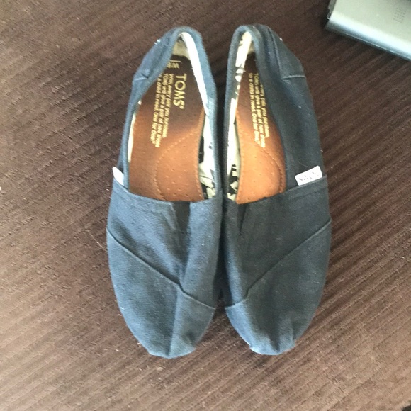 TOMS - Picture 3 of 3